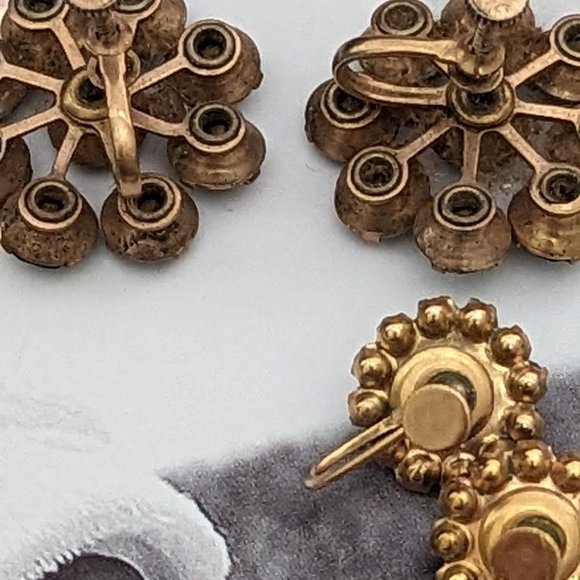 Antique Screw on Green Crystals Prong Set of Quality Made Earrings Gold Plate - Picture 10 of 13